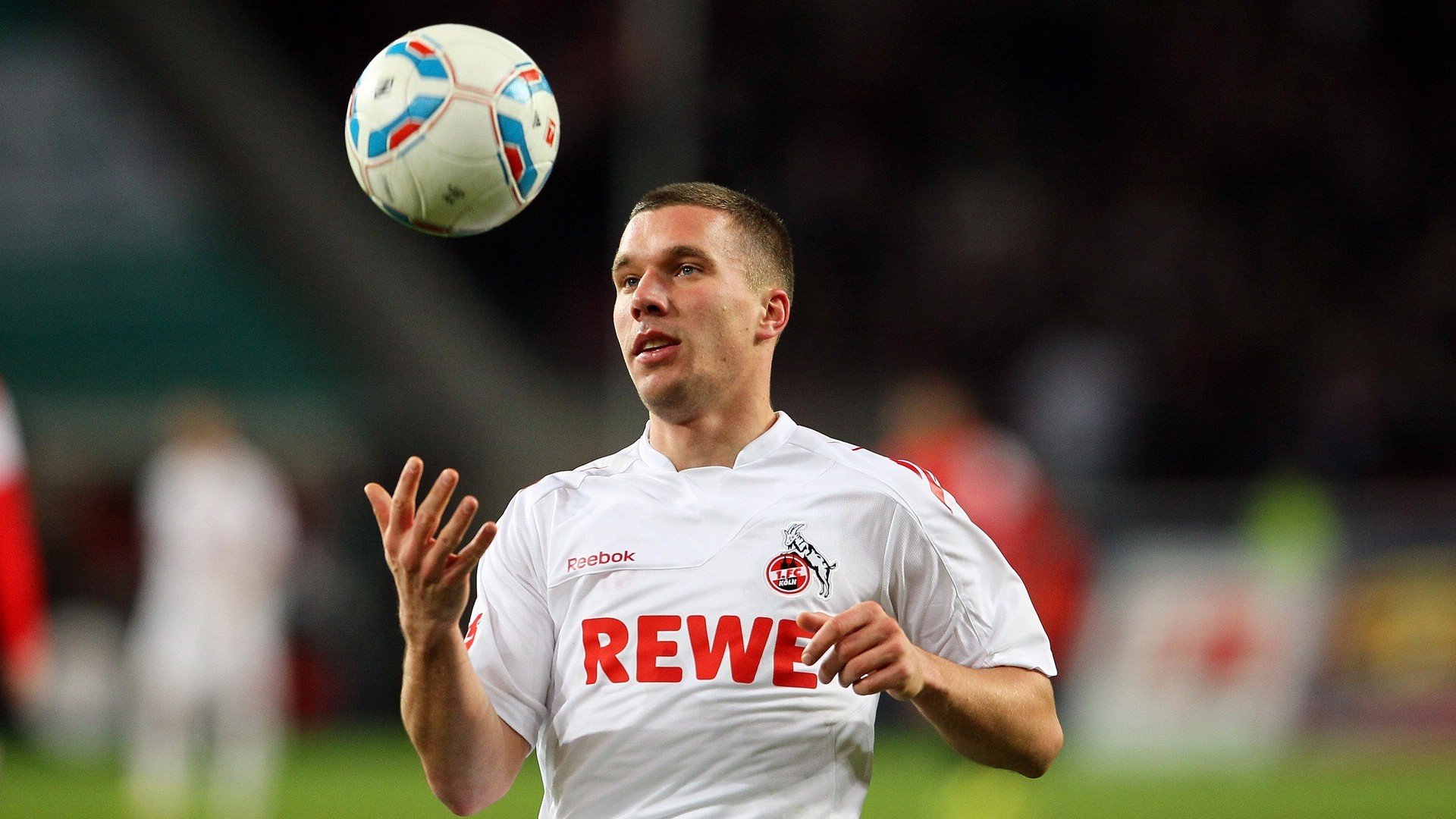 皇马目标拜仁26岁中卫，2进2出助力豪掷1.1亿重建，皇马两回合5_0拜仁